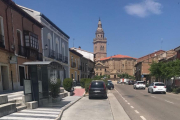 Parada de autobús de Nava del Rey, una de las localidades que se suman a la red de transporte compartido.-A.N.