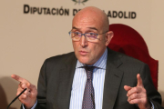 El presidente de la Diputación de Valladolid, Jesús Julio Carnero, presenta el proyecto de presupuestos de la Diputación de Valladolid para 2016.-ICAL