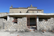 Estructura inacabada sobre la que Trigueros impulsa el centro de interpretación de las casas cueva.-J.M. LOSTAU