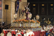 Procesión del Encuentro de la Santísima Virgen con su Hijo en la calle de la Amargura con el paso ‘Cristo Camino del Calvario’ en una imagen de 2023