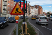 Señales que indican el comienzo de las obras en el puente de Arco de Ladrillo