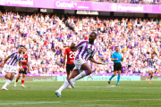 Sylla celebra uno de los dos goles que marcó al Mirandés en el José Zorrilla.