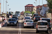 Atascos en Arco de Ladrillo tras el cierre al tráfico de un carril.