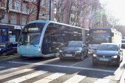 Autobús circulando por el paseo de Zorrilla, en una imagen de archivo.