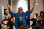 El director de 'Misericordia', Alain Guiraudie, celebra su Espiga de Oro.