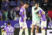 La plantilla del Real Valladolid lamenta el descenso de la última temporada en Primera División