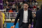 Lolo Encinas en un lance del partido que enfrentó al UEMC Real Valladolid con el Ourense.