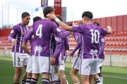 El Juvenil A del Real Valladolid celebra el gol de Murcia ante el Atlético de Madrid
