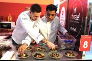 Imagen de la preparación del pincho ganador 2024 ‘Tesoros del Mar’