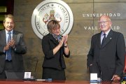 Melchor Flórez (a la derecha),  en un homenaje de la Universidad de Valladolid