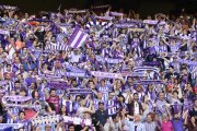 Afición del Real Valladolid durante un partido de Liga en Segunda.