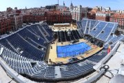 Vista aérea panorámica de la pista central del Valladolid Premier Padel P2 en la Plaza Mayor.