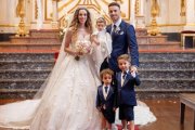Diogo Jota, con su mujer y sus hijos tras la boda el pasado 22 de junio.