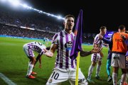 Marcos André celebra ante el córner el gol que marcó al Huesca para dar la victoria a su equipo.
