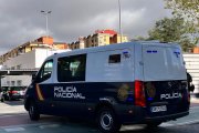 La Policía Nacional detiene a un joven a quien imputa cuatro robos con violencia y un hurto.