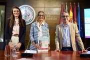 María Molinos Senante, Pilar Garcés y José María Marbán, hoy, en Santa Cruz