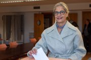 Pilar Garcés vota en la segunda vuelta de las elecciones de la UVA.