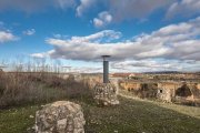 El barrio de bodegas de Mucientes conserva uno de los conjuntos de cuevas vinícolas mejor preservados de Castilla y León.