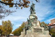 El monumento a Cristóbal Colón en Valladolid recuerda la vinculación histórica de la ciudad con el navegante, que murió y recibió su primer enterramiento en el desaparecido Convento de San Francisco
