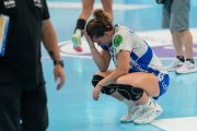 Savina Bergara, llorando tras el descenso del Aula.