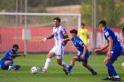 Juric da un pase ante el Getafe.