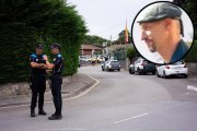 Dos policías municipales, en las proximidades del cuartel de la Guardia Civil de Llanes, y Dámaso F. S.