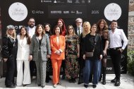 La directora general de Comercio y Consumo de la Junta, María Pettit, el presidente de la CEOE Castilla y León, Santiago Aparicio, junto con los Once diseñadores de Castilla y León abren la X edición de la pasarela de Atelier Couture, en el marco de la Semana de la Moda de Madrid.