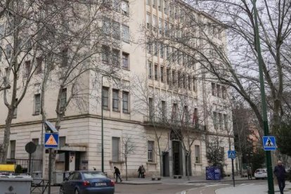 Barrio del Hospital. Facultad de Medicina en la Avenida Ramón y Cajal. - JUAN MIGUEL LOSTAU