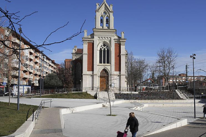 Plaza de Rafael Cano y la Iglesia de La Pilarica en la actualidad. J. M. LOSTAU