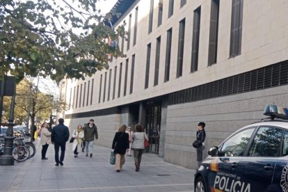 Edificio judicial de Angustias, sede del Juzgado de Violencia sobre la Mujer que investigó el caso de trío sexual - E.M.