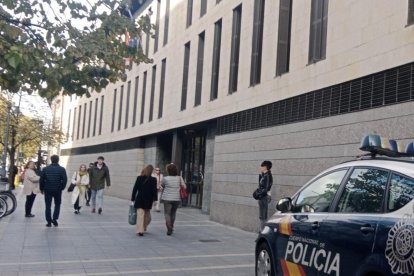Edificio judicial de Angustias, sede del Juzgado de Violencia sobre la Mujer que investigó el caso de trío sexual - E.M.