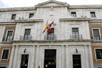 Imagen de archivo del Palacio de Justicia en la calle Angustias sede de la Fiscalía de Valladolid.-El Mundo
