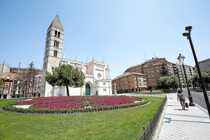 Jardines de La Antigua en los que estaba previsto construir un aparcamiento subterráneo.-E.M.