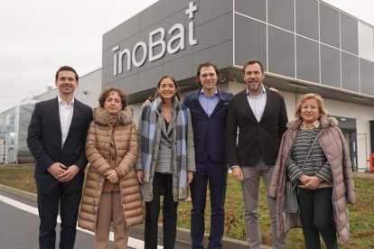 Visita de Óscar Puente y la ministras Reyes Maroto a Inobat en Bratislava. E. M.