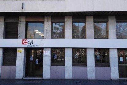 Oficina de empleo de Ecyl en la Calle Villabáñez, Valladolid-GOOGLEMAPS