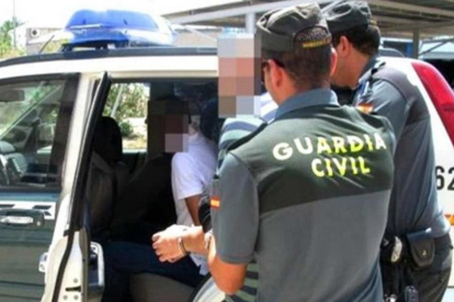 Imagen de la detención facilitada por la Guardia Civil.