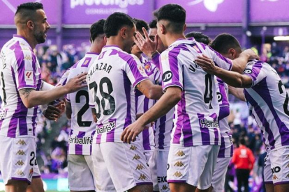 Celebración de uno de los goles en el partido entre el Real Valladolid y el Éibar