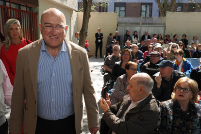 El alcalde de Valladolid, Jesús Julio Carnero, asiste a los actos organizados con motivo del Día Mundial del Párkinson
