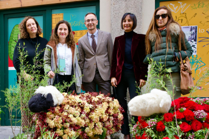 La calle Platerías acoge la iniciativa ‘Platerías en flor’