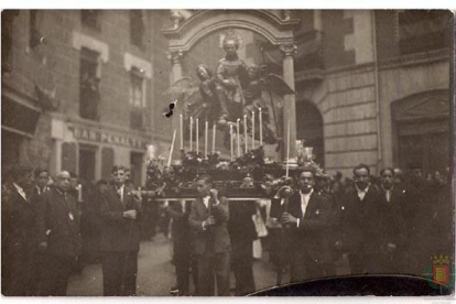 Procesión de San Pedro Regalado durante las fiestas por el día del patrón de Valladolid en 1928