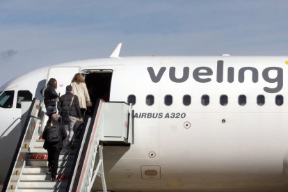 Salida del primer vuelo de Vueling desde el aeropuerto de Villanubla a Barcelona en 2013
