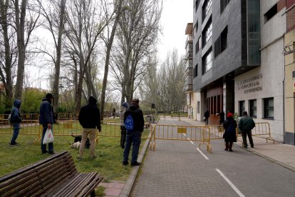 Reparto de menús en albergue municipal de Valladolid, imagen de archivo