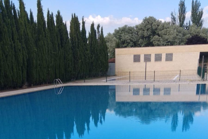 Imagen de archivo de la piscina municipal de Valoria la Buena.