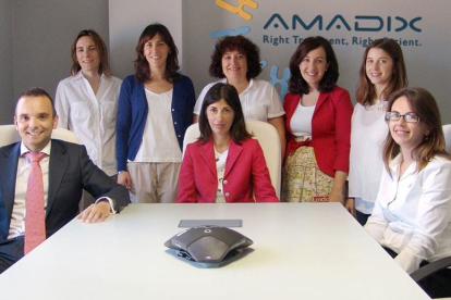 Imagen de archivo del equipo de Amadix con su CEO, Rocío Arroyo, en el medio
