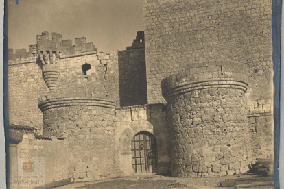 Entrada del castillo de Portillo donde estuvo encarcelado Álvaro de Luna en 1950