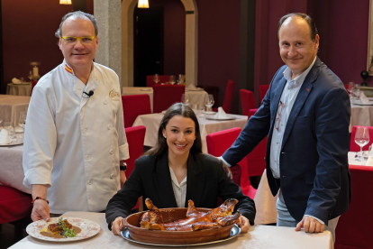 Gerardo, María y Vicente, en el comedor de Las Cabañas