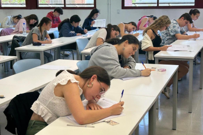Alumnos de Valladolid se examinan de la EBAU en el Aulario del Campus Esgueva (Valladolid)