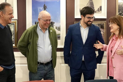 Francisco Igea junto al cabeza de lista por Izquierda Española, Guillermo del Valle; Soraya Rodríguez y Cecilio Vadillo. ICAL