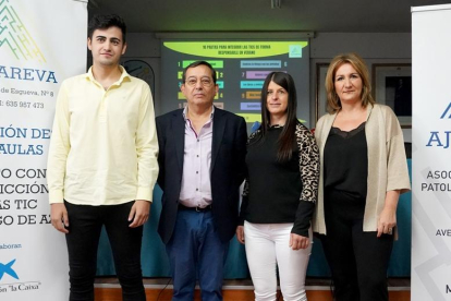AJUPAREVA presenta las conclusiones del proyecto contra la adicción a las TICs y al juego de azar 'Prevención en las aulas'. Intervienen el presidente, Ángel Aranzana, los psicólogos de la asociación, Sandra Cuevas y Cristóbal Rodríguez, y Virginia Soria, joven rehabilitada.