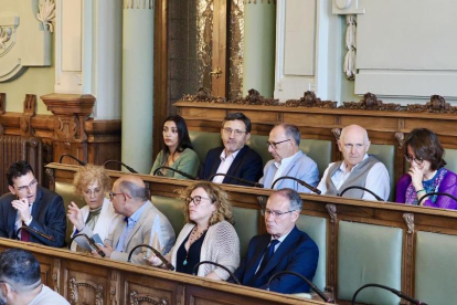 Bancada socialista en el Pleno Extraordinario con la ausencia de Martín Fernández Antolín